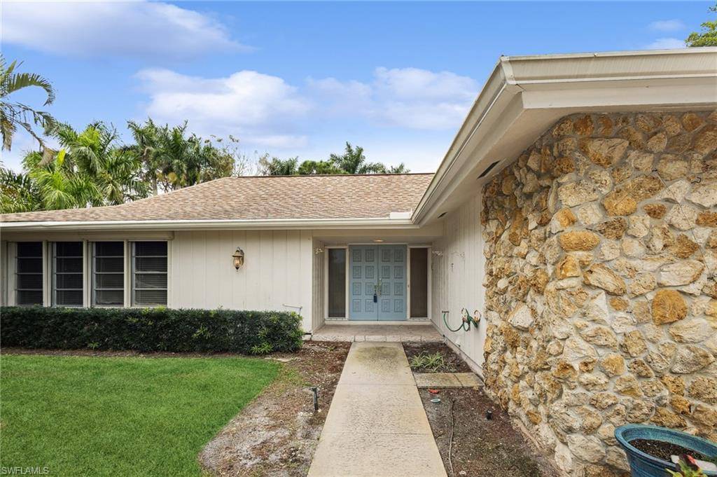 Naples, FL 34103,436 Putter Point CT