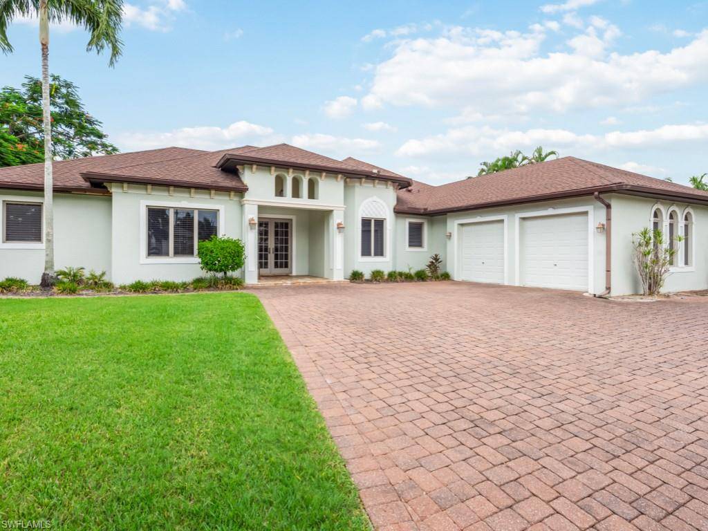 Naples, FL 34102,757 7th AVE N