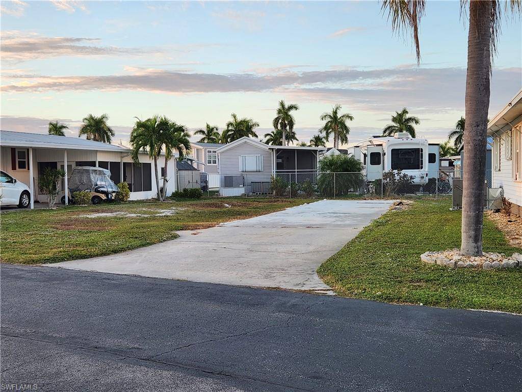 Fort Myers, FL 33908,211 Derwent BLVD