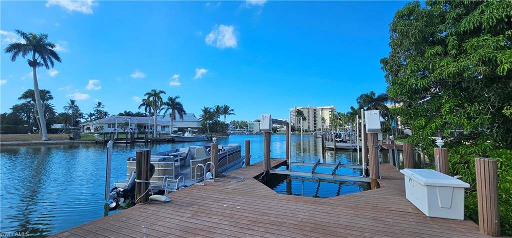 Naples, FL 34102,300 Mooring Line DR