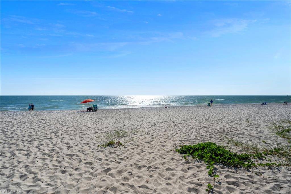 Naples, FL 34102,1950 Gulf Shore BLVD N #108