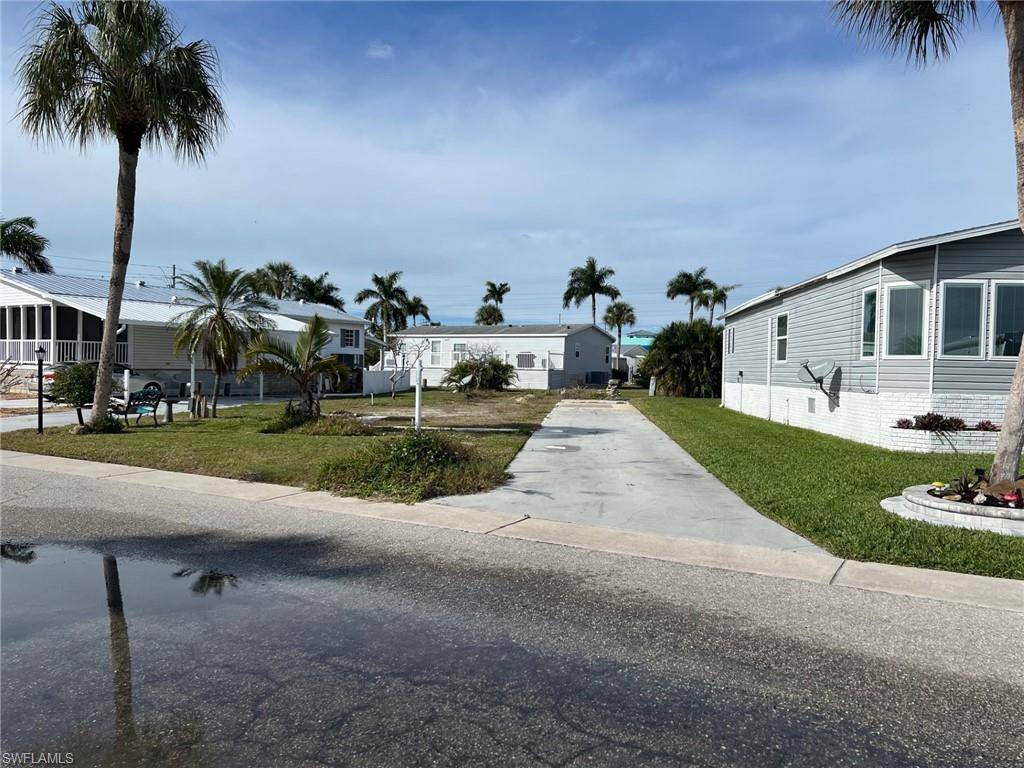 Fort Myers Beach, FL 33931,11380 Azalea LN