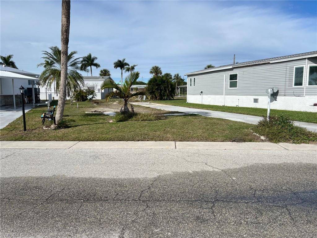 Fort Myers Beach, FL 33931,11380 Azalea LN