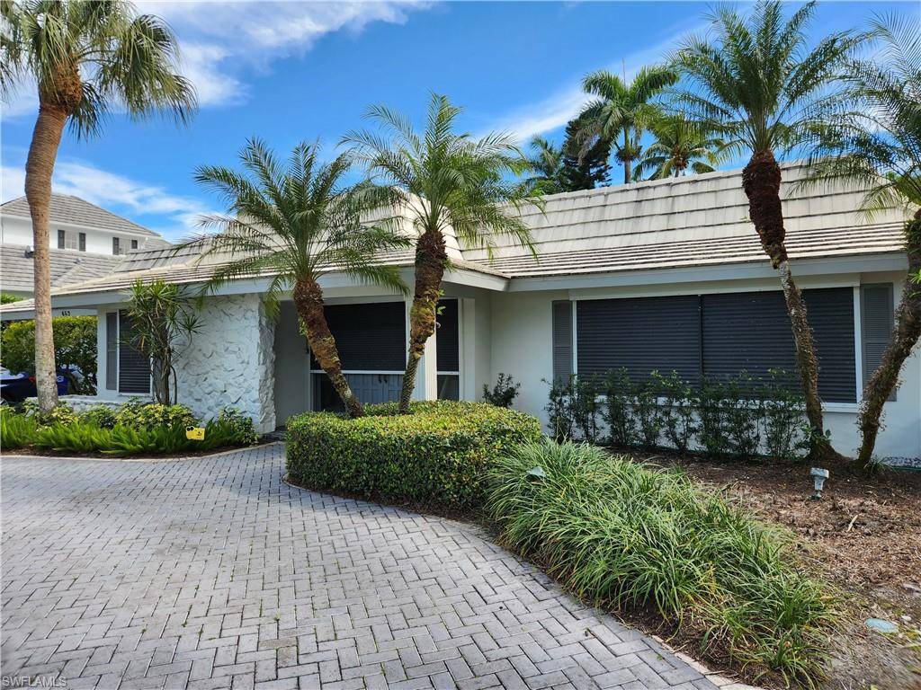 Naples, FL 34103,462 Putter Point DR