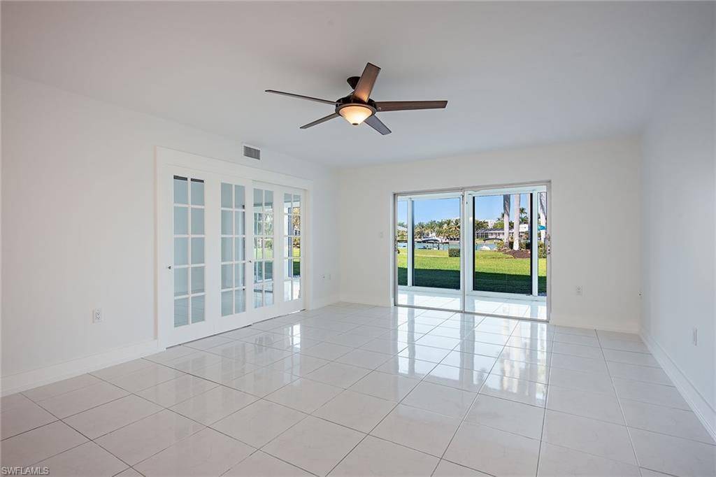 Naples, FL 34103,383 Harbour DR #102