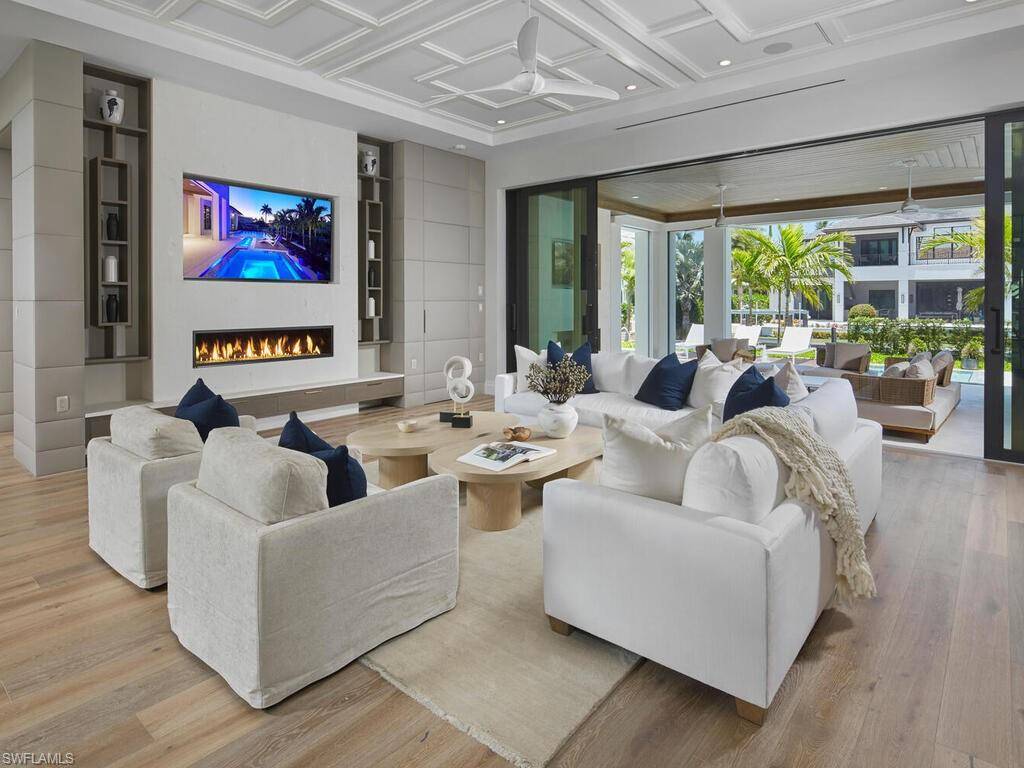 Naples, FL 34102,595 16th AVE S