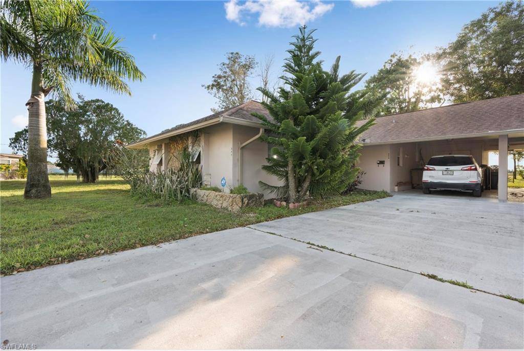 Lehigh Acres, FL 33936,209 Oaklawn CT