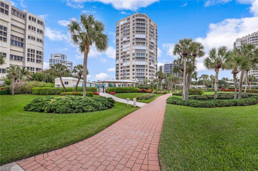 Naples, FL 34103,4041 Gulf Shore BLVD N #204