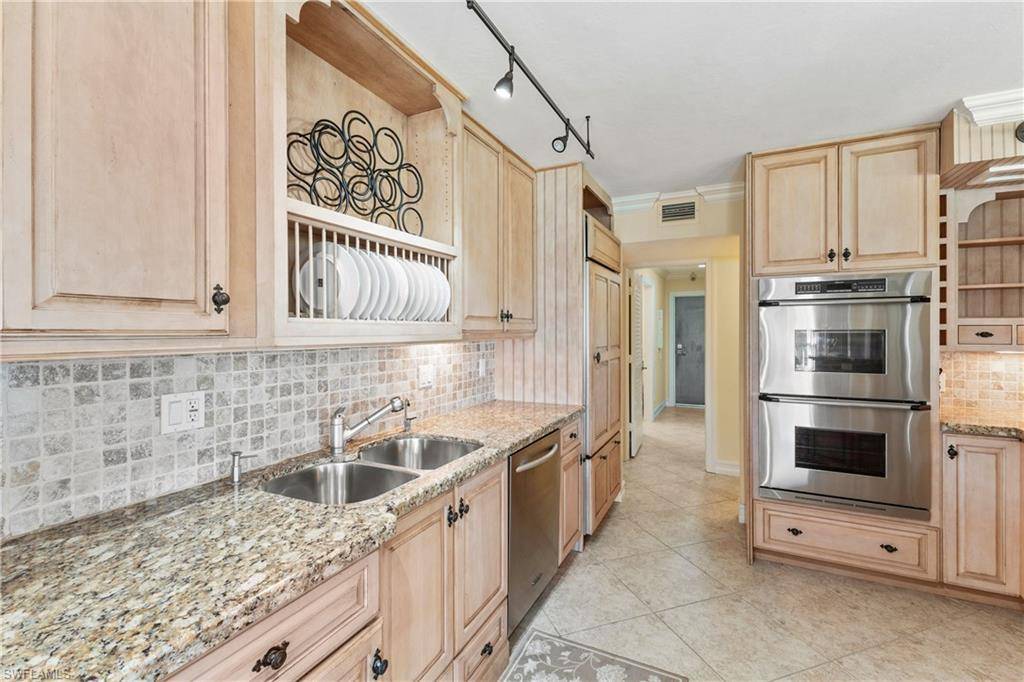 Naples, FL 34103,4401 Gulf Shore BLVD N #B202