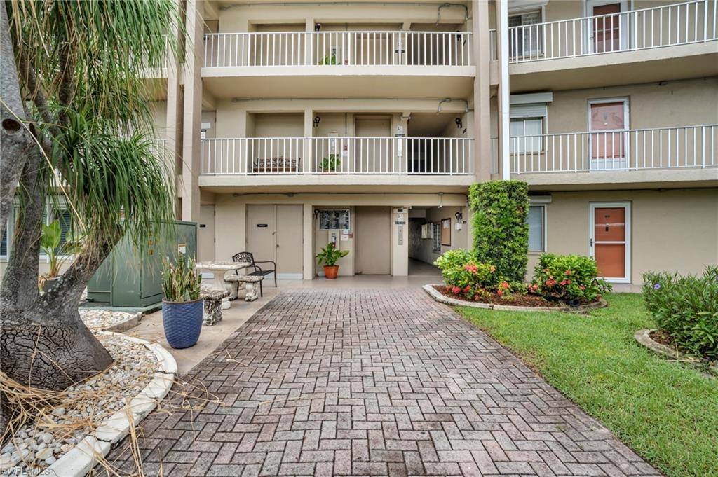 Fort Myers, FL 33901,2244 Winkler AVE #205