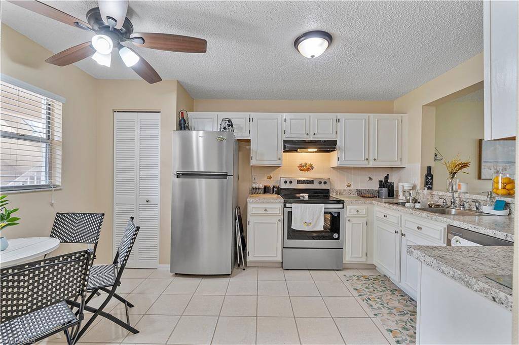 Naples, FL 34104,621 Squire CIR #102