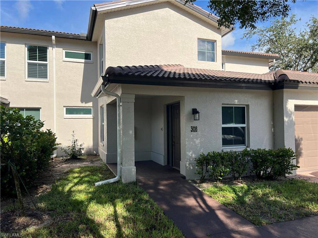 Naples, FL 34110,300 Diamond CIR #308