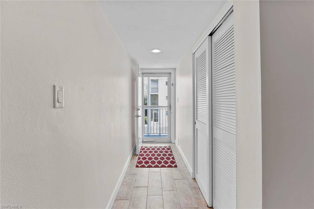 Naples, FL 34102,72 7th ST S #208