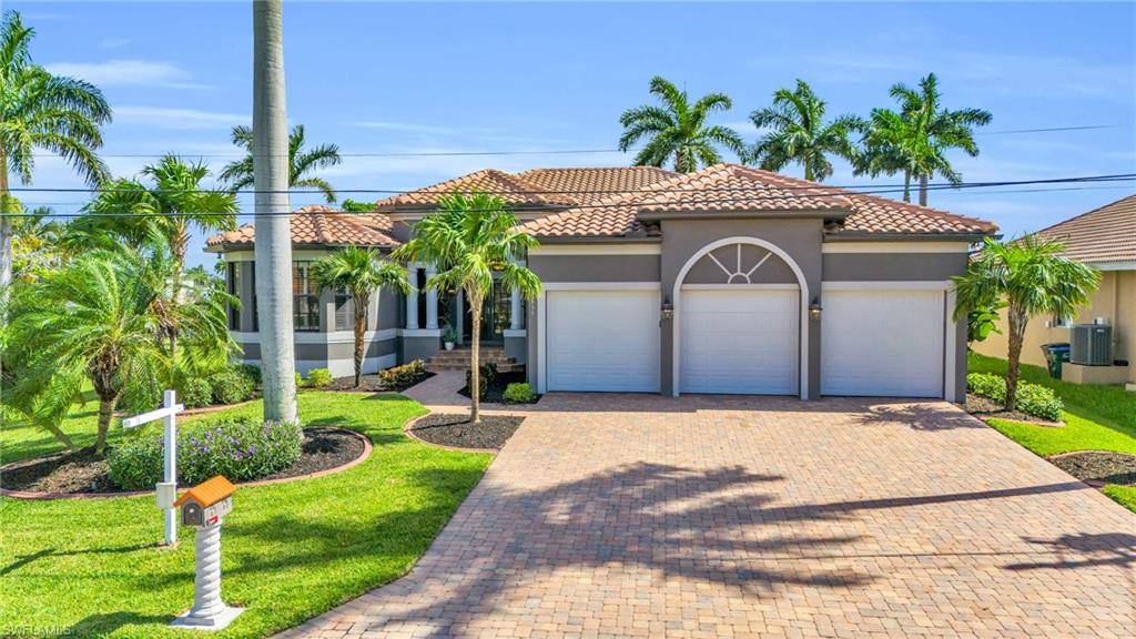 Cape Coral, FL 33904,939 Dolphin DR