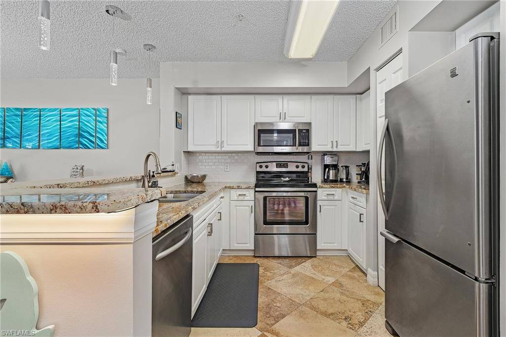 Naples, FL 34104,1180 Wildwood Lakes BLVD #208