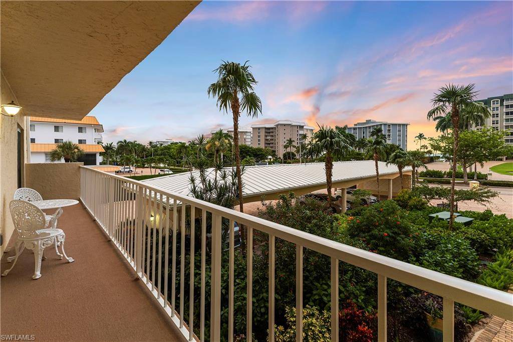 Naples, FL 34103,3000 Gulf Shore BLVD N #211