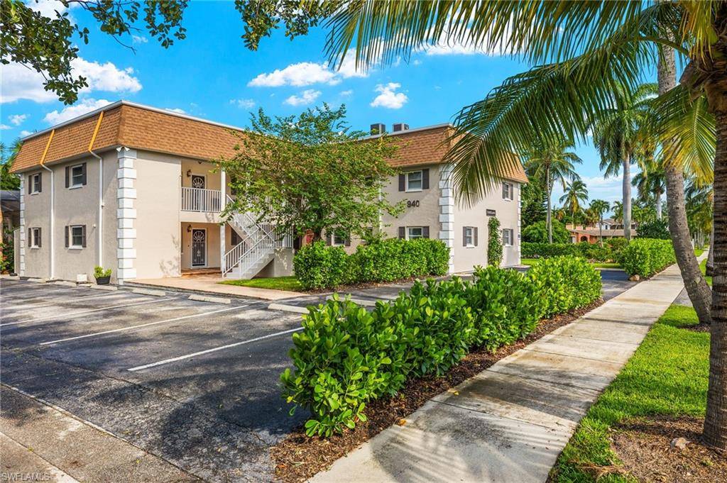 Naples, FL 34102,940 3rd ST S #203