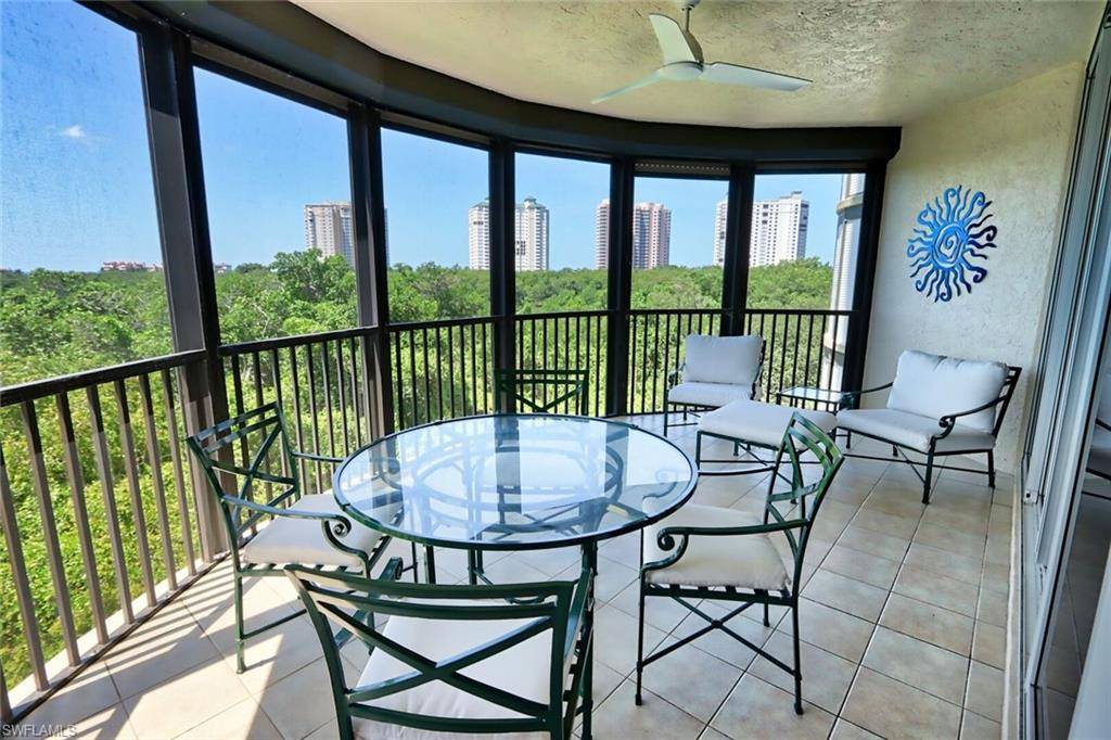 Naples, FL 34108,8990 Bay Colony DR #301
