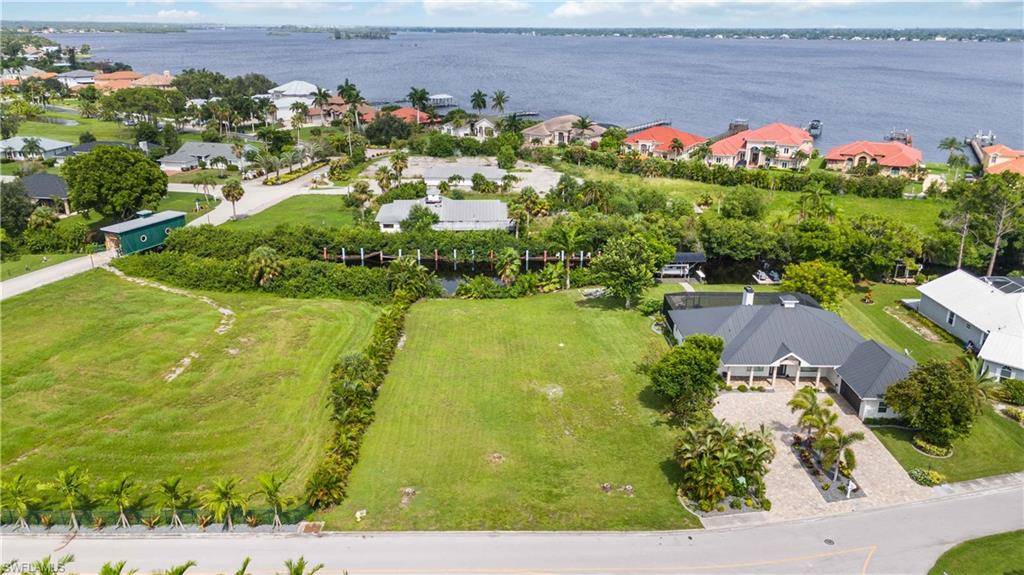 North Fort Myers, FL 33917,6104 Marsh Point LN