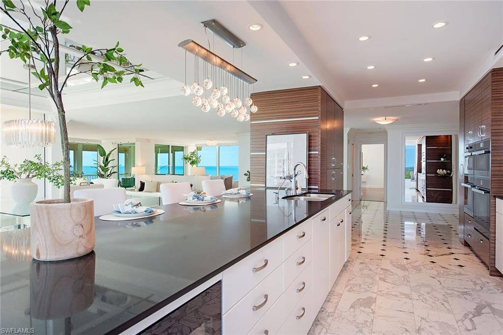 Naples, FL 34103,4301 Gulf Shore BLVD N #1204