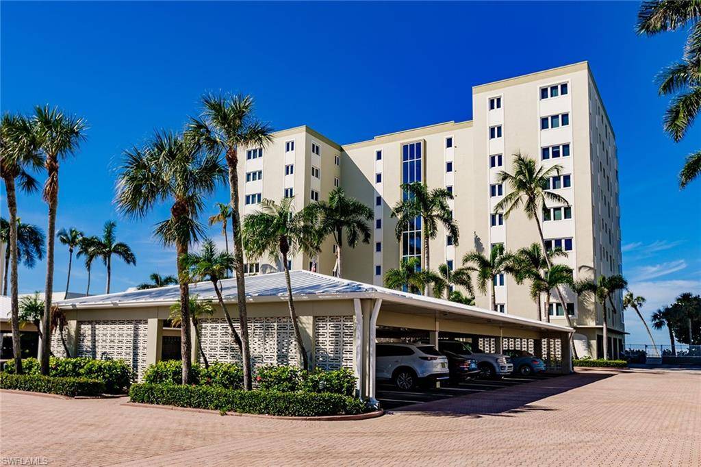 Naples, FL 34103,2885 Gulf Shore BLVD N #302