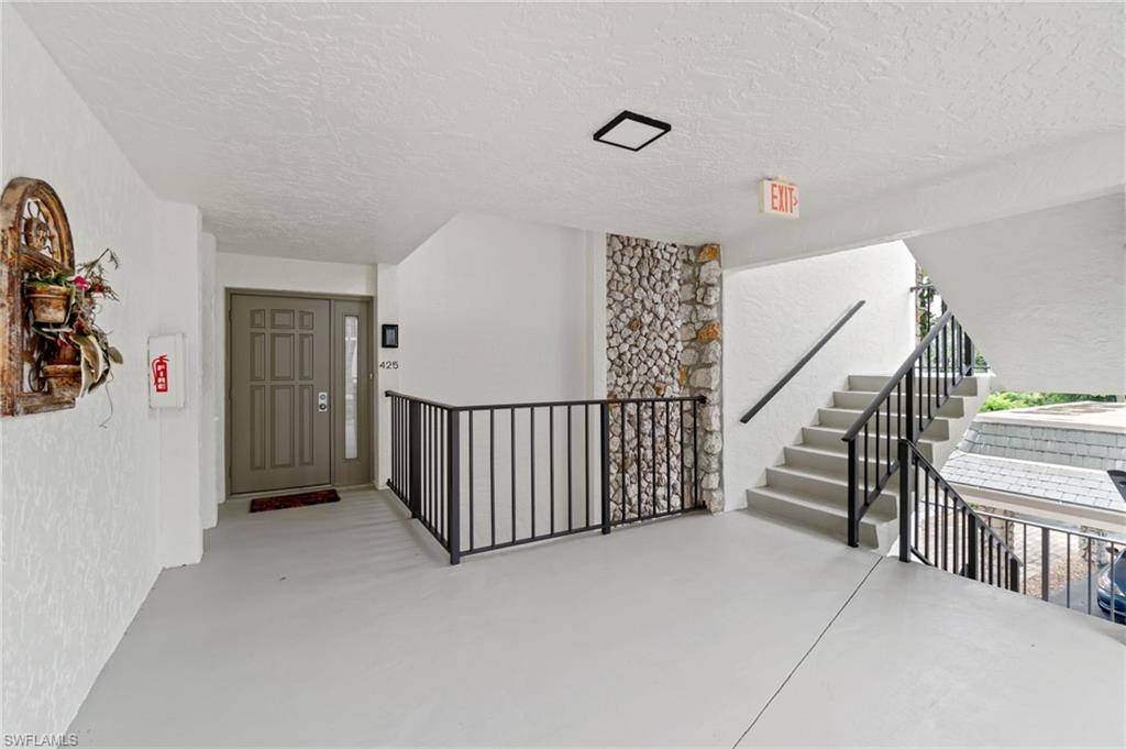 Naples, FL 34105,425 Wildwood LN #425