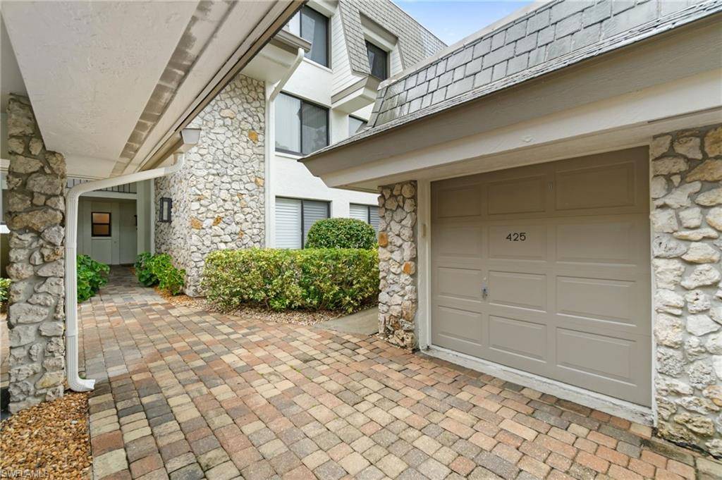 Naples, FL 34105,425 Wildwood LN #425