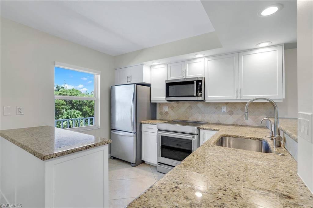 Naples, FL 34103,3055 Riviera DR #306