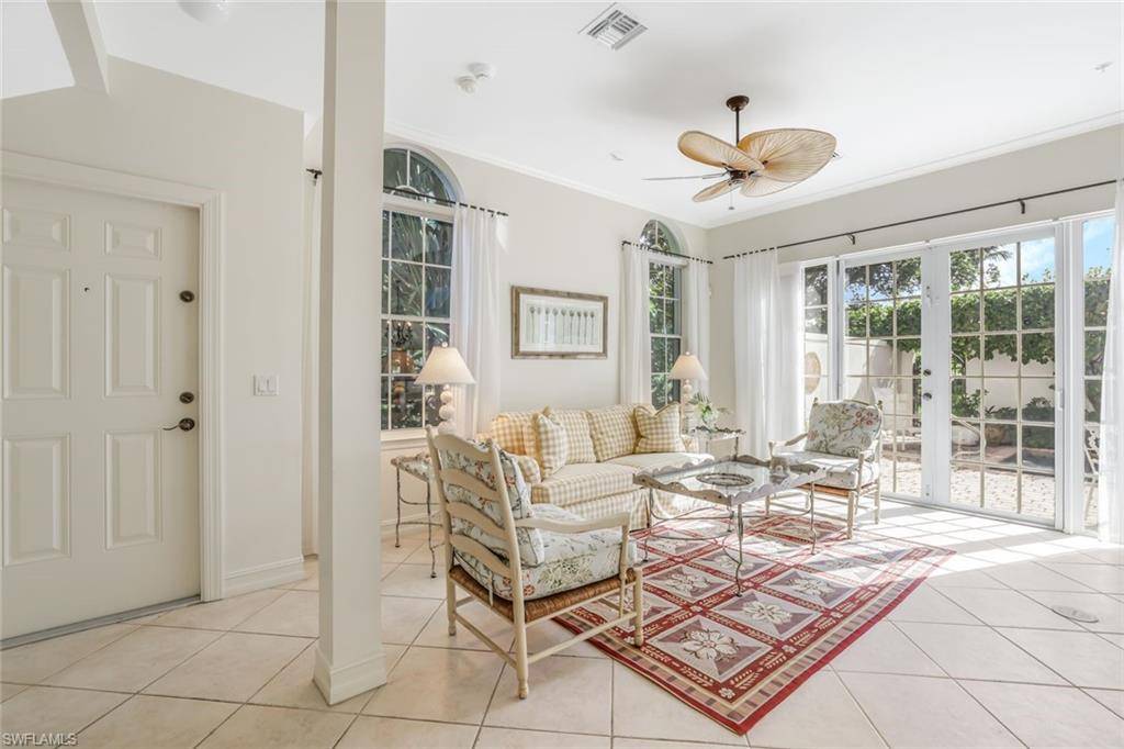 Naples, FL 34102,238 5th ST S
