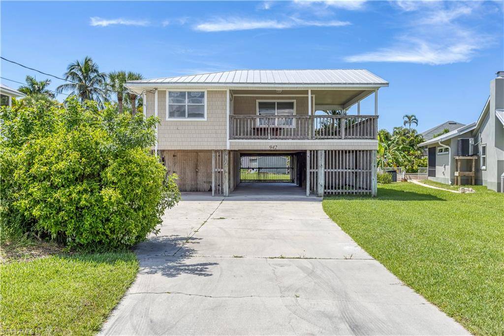 Fort Myers Beach, FL 33931,942 Prescott ST