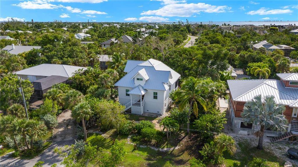 Sanibel, FL 33957,746 Nerita ST