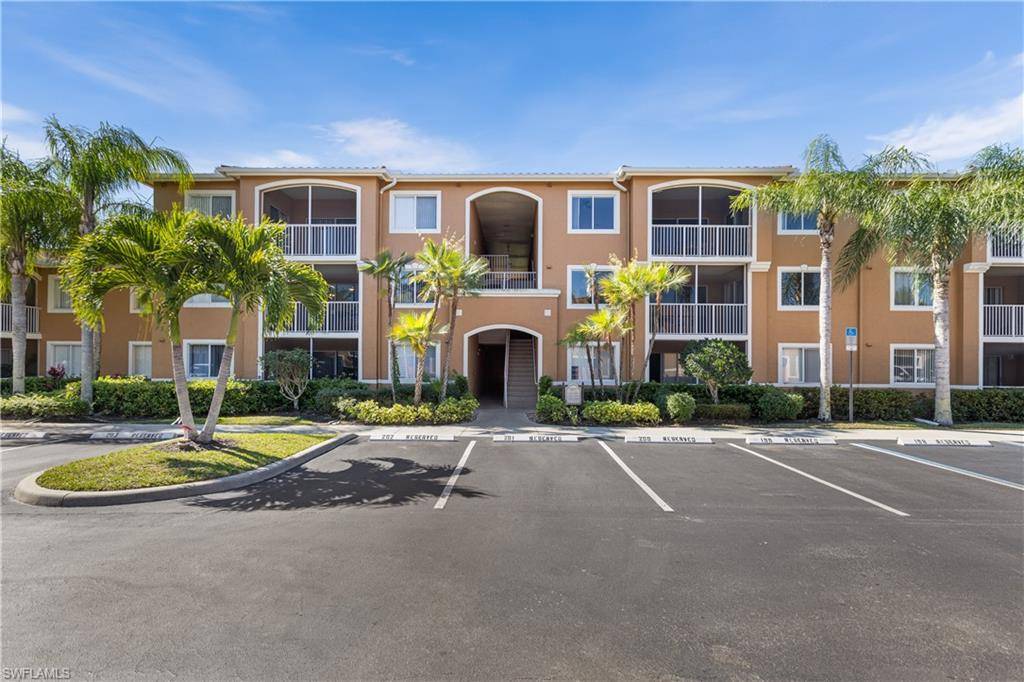 Naples, FL 34112,1835 Florida Club CIR #3303