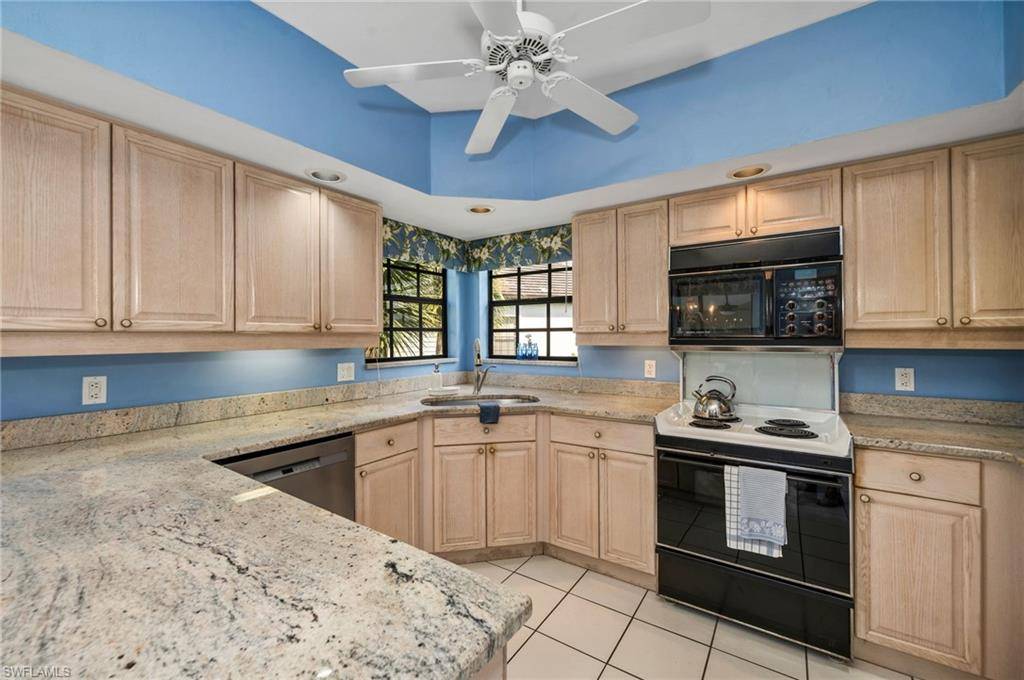 Bonita Springs, FL 34134,27026 Oakwood Lake DR #202