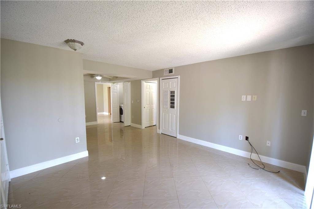 Fort Myers, FL 33916,3405 Winkler AVE #201