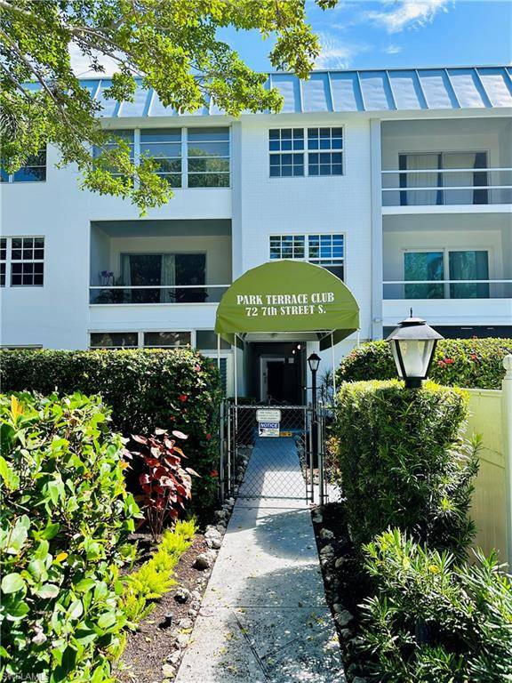 Naples, FL 34102,72 7th ST S #306