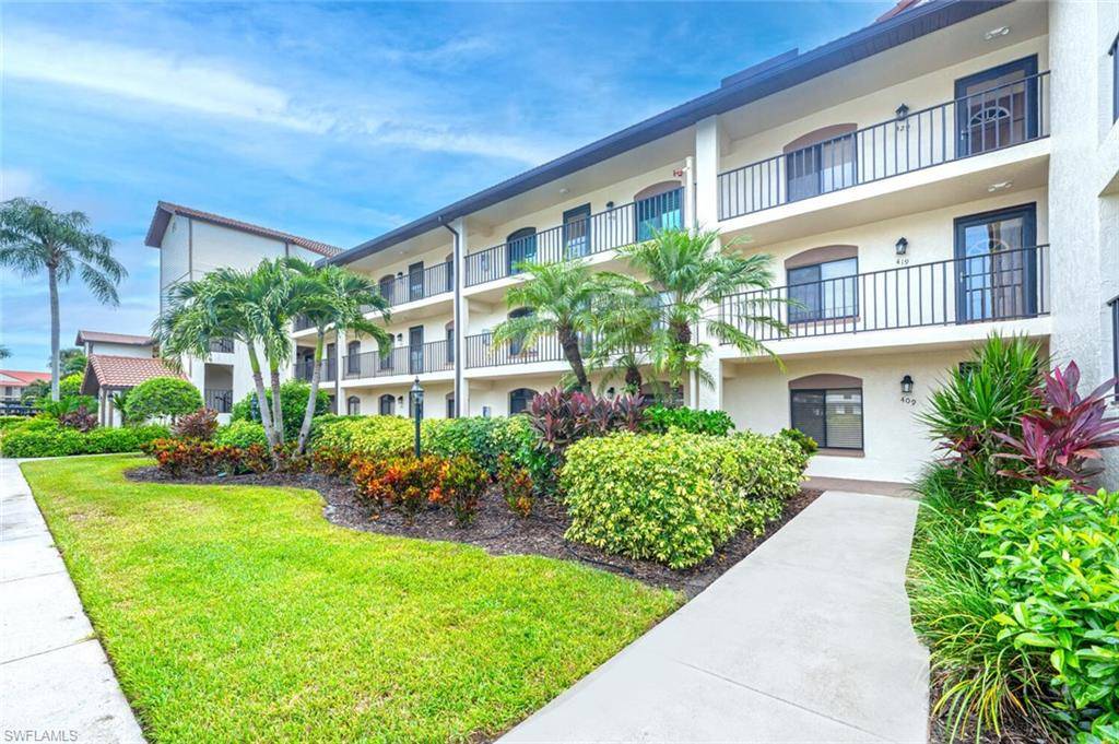 Naples, FL 34104,7260 Coventry CT #408