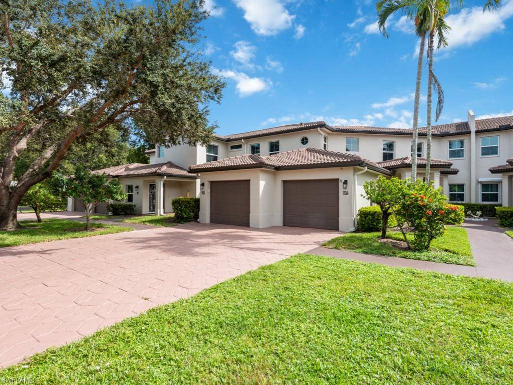 Naples, FL 34110,900 Diamond CIR #904