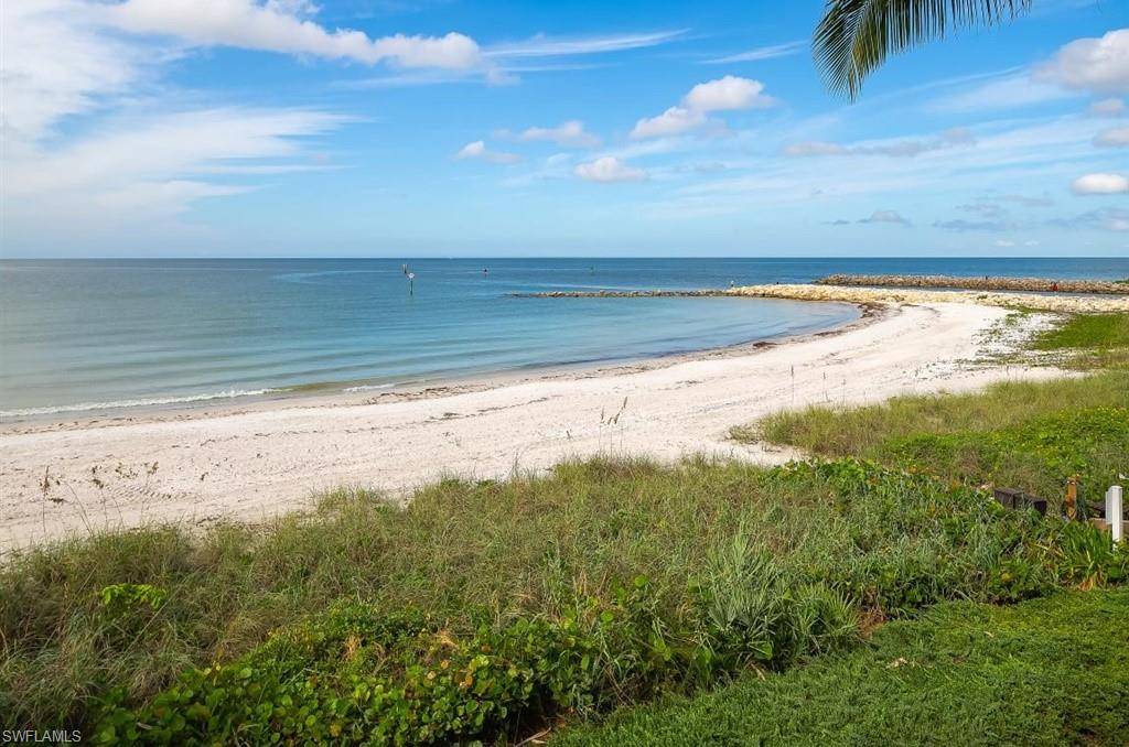 Naples, FL 34102,2207 Gulf Shore BLVD N #D4