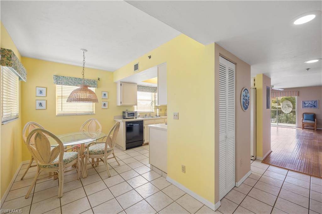 Fort Myers Beach, FL 33931,4591 Bay Beach LN #294