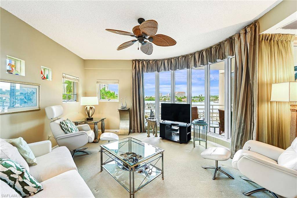 Naples, FL 34103,4560 Gulf Shore BLVD N #3-213