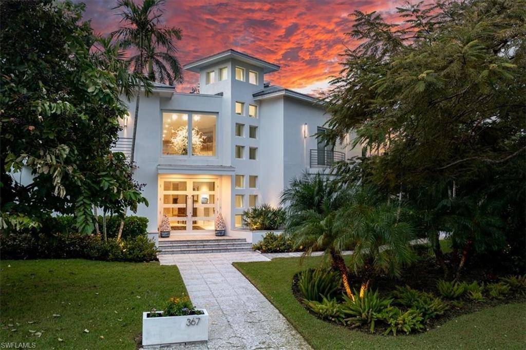 Naples, FL 34102,367 5th AVE N