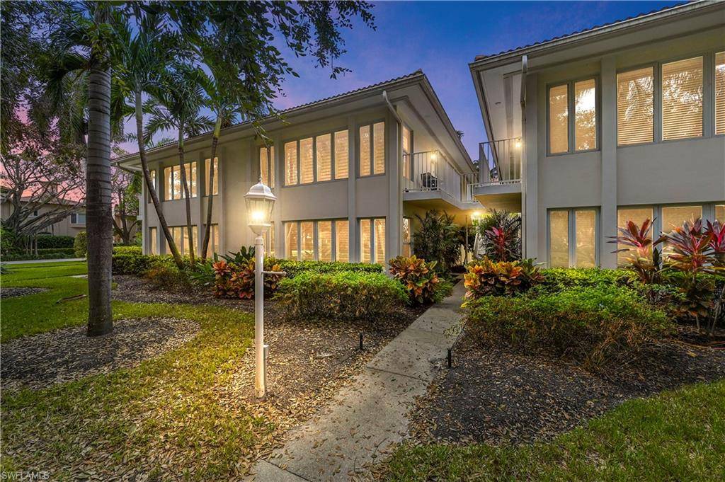 Naples, FL 34102,290 4th ST S #202