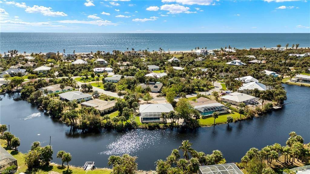 Sanibel, FL 33957,560 Boulder DR