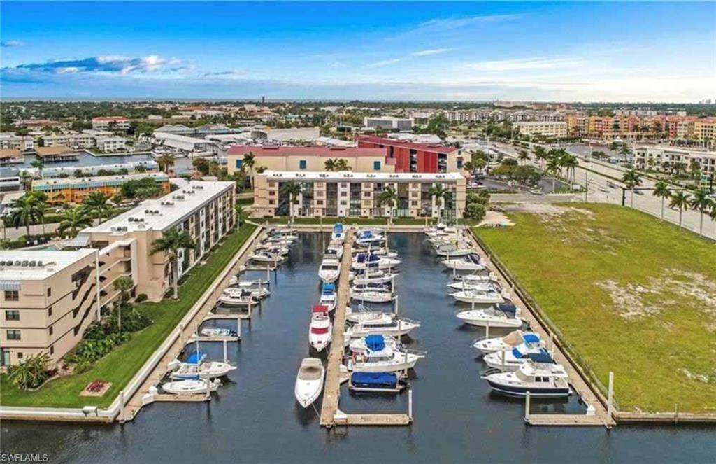 Naples, FL 34102,801 River Point DR #201A