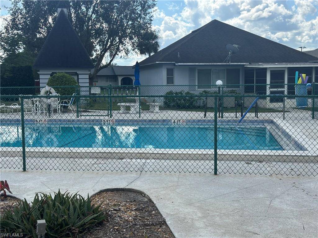 Lehigh Acres, FL 33936,323 Dania ST