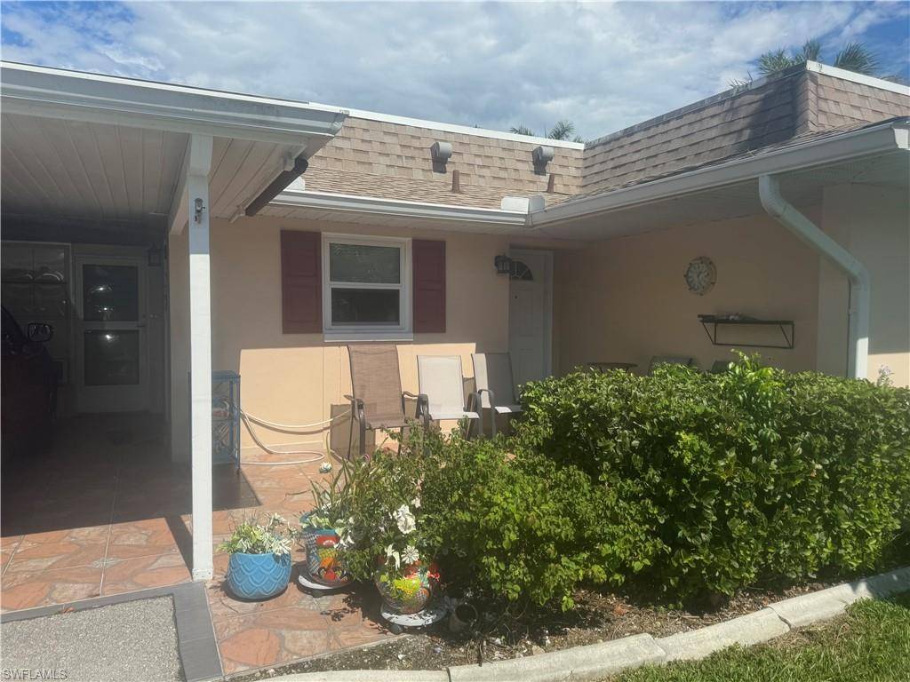 North Fort Myers, FL 33903,524 Pangola DR