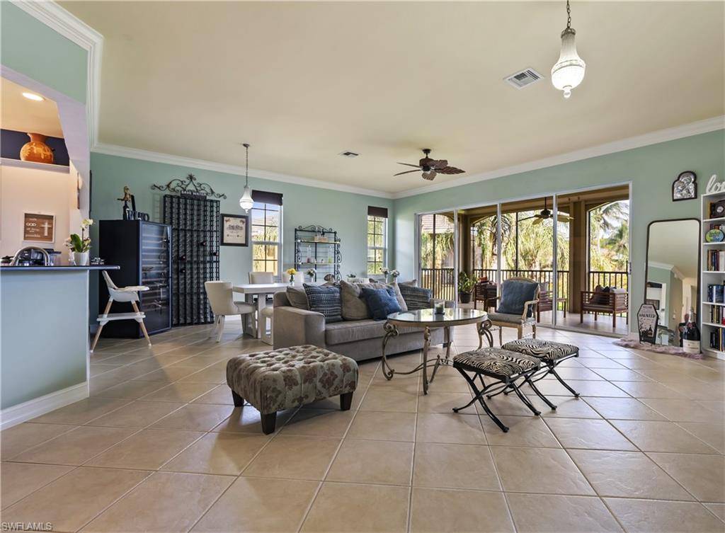 Naples, FL 34105,5021 Maxwell CIR #3-201