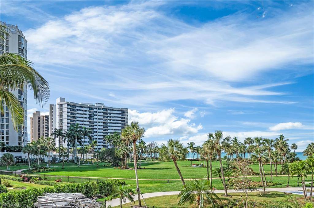 Naples, FL 34103,4041 Gulf Shore BLVD N #106