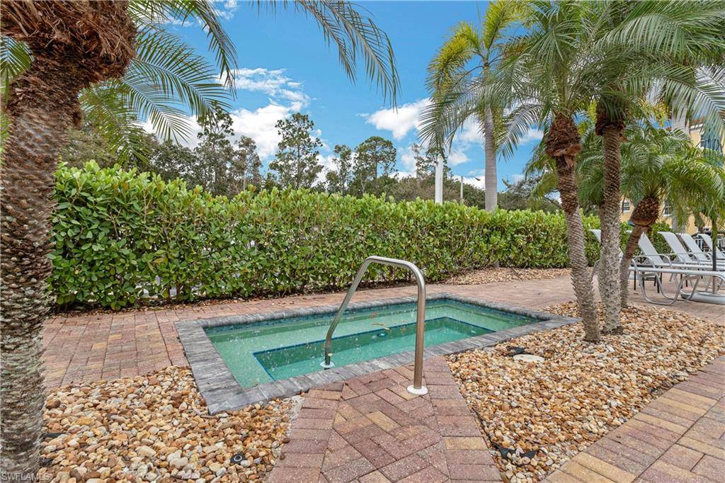 Naples, FL 34112,4530 Botanical Place CIR #307