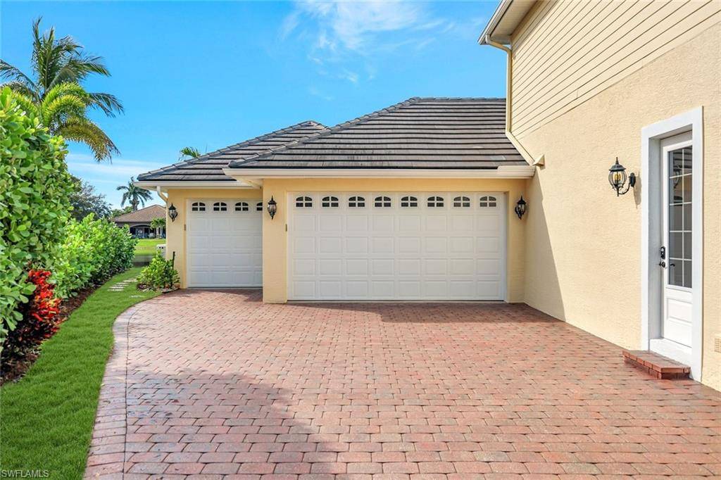 Naples, FL 34109,4009 Treadwater CT